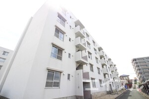 ビレッジハウス的場１号棟外観写真