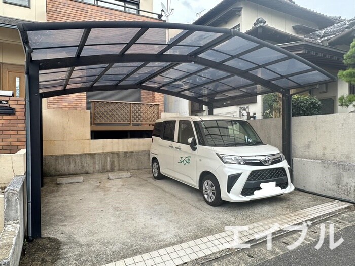 物件外観写真3　(駐車場)