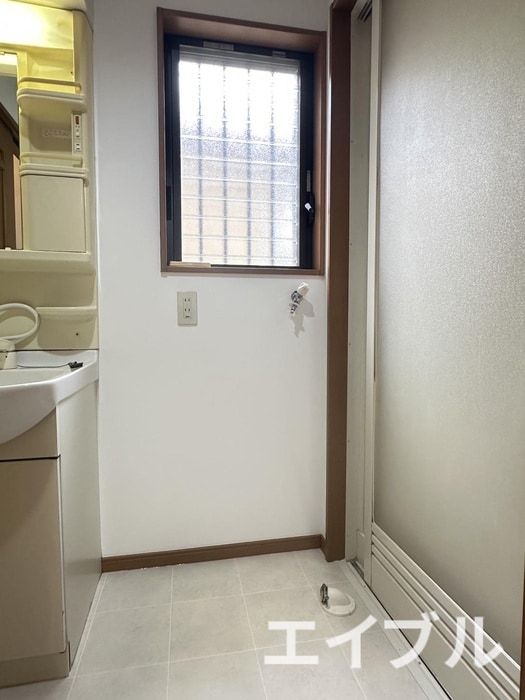 物件内観写真9　(洗濯機置場)