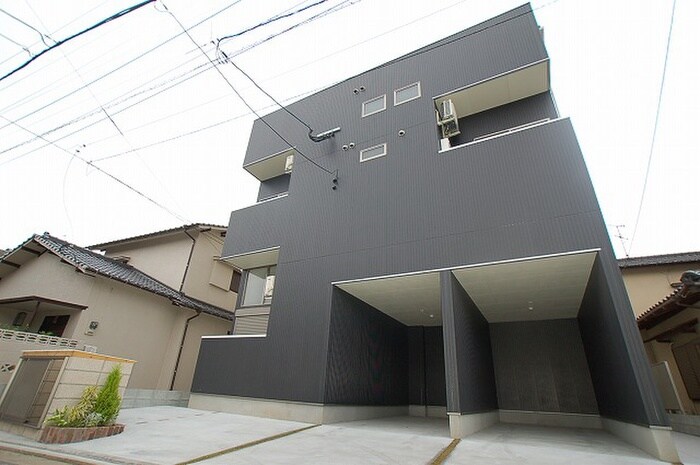 物件外観写真3　(エントランス部分)