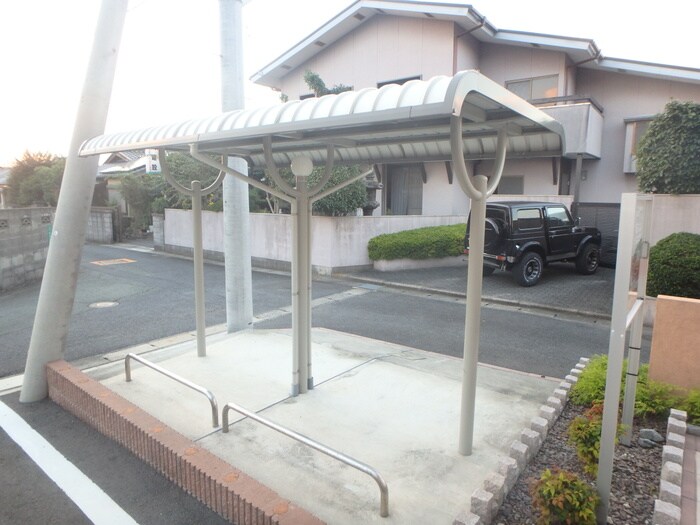 物件外観写真3　(駐輪場)