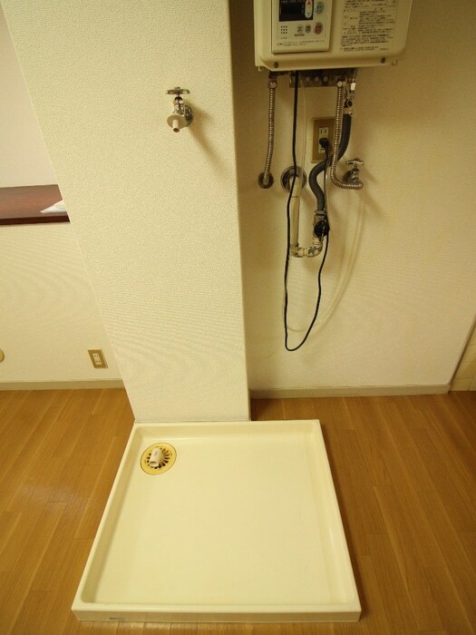 物件内観写真15　(洗濯機置場)