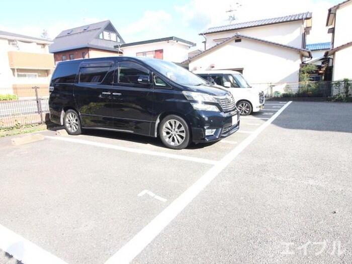 物件外観写真4　(駐車場)