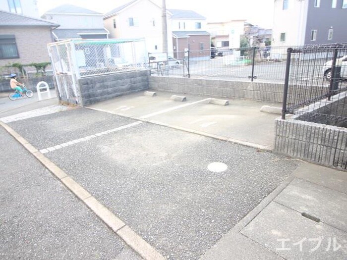 物件外観写真5　(駐車場)