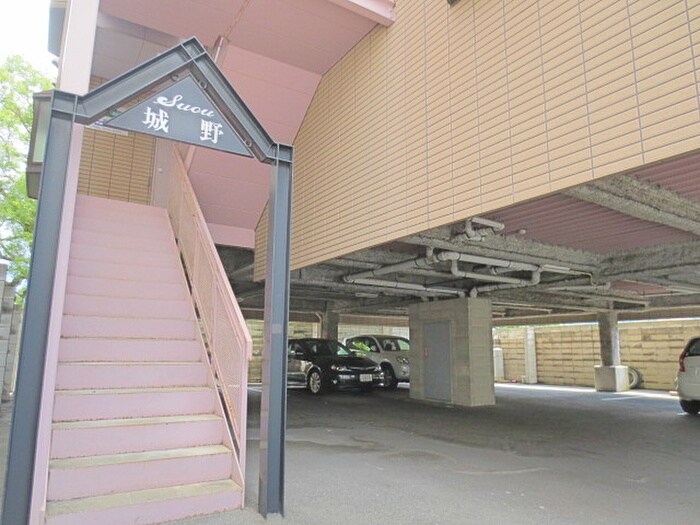 物件外観写真3　(駐車場)