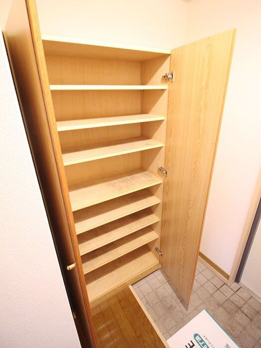 物件内観写真16　(靴箱)