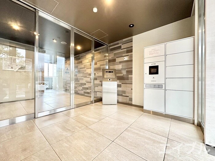 物件外観写真3　(エントランス部分)