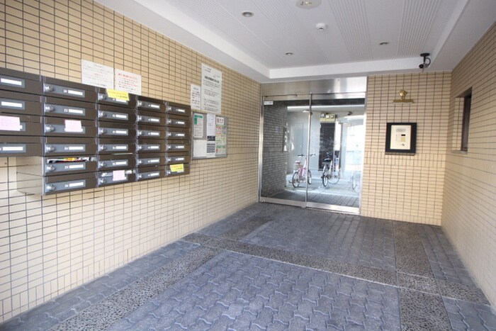 物件外観写真4　(エントランス部分)