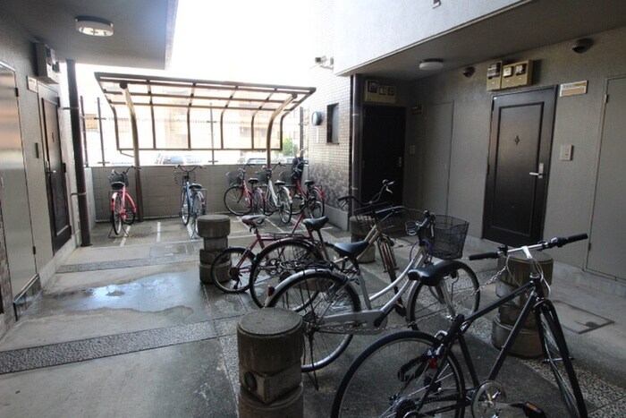 物件外観写真5　(駐輪場)