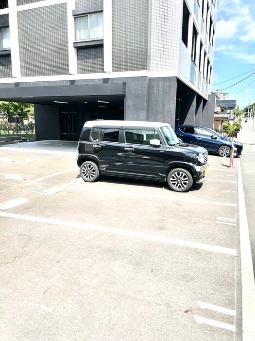 物件外観写真5　(駐車場)