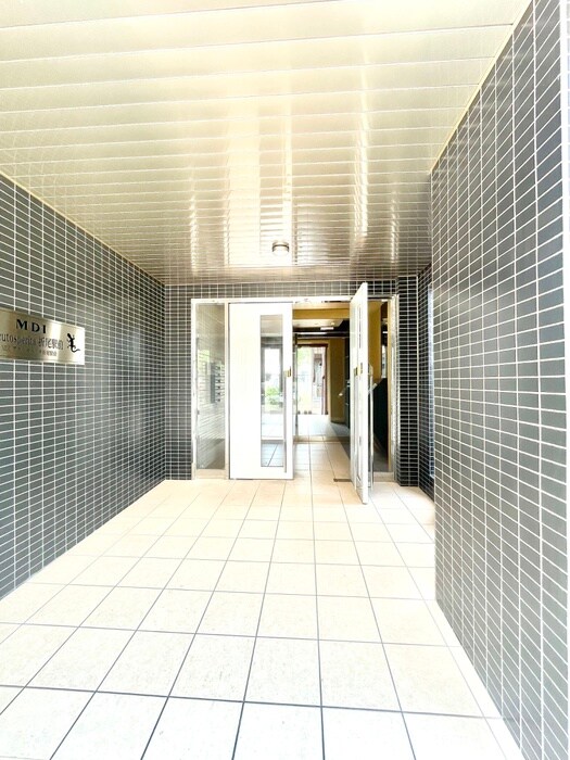 物件外観写真6　(エントランス部分)