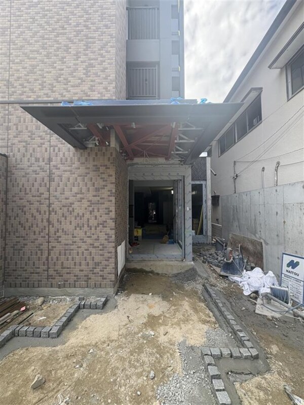 建築中