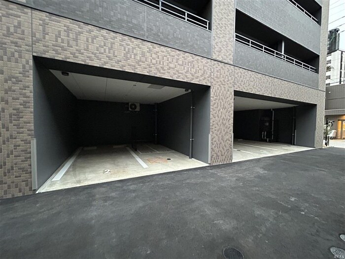 物件外観写真5　(駐車場)