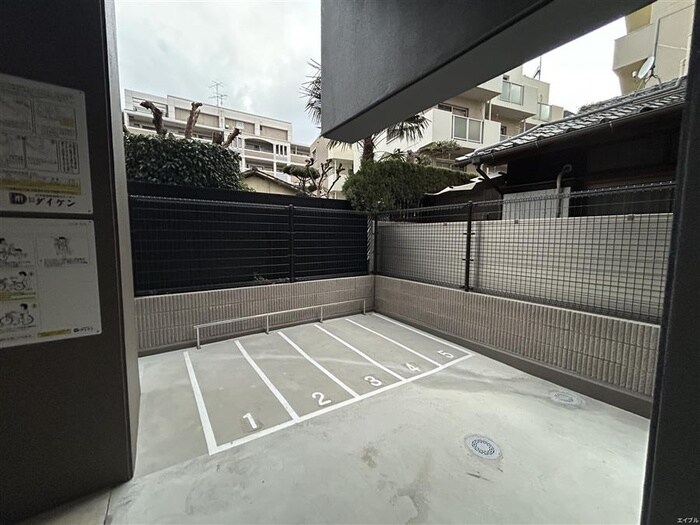 物件外観写真6　(駐輪場)