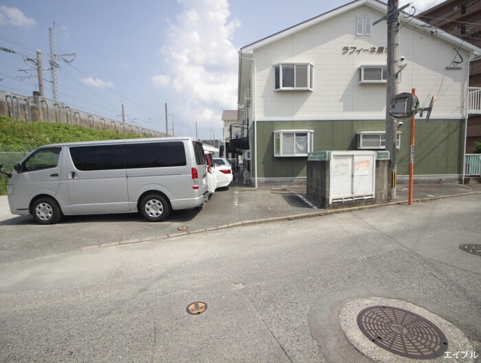 物件外観写真2　(駐車場)