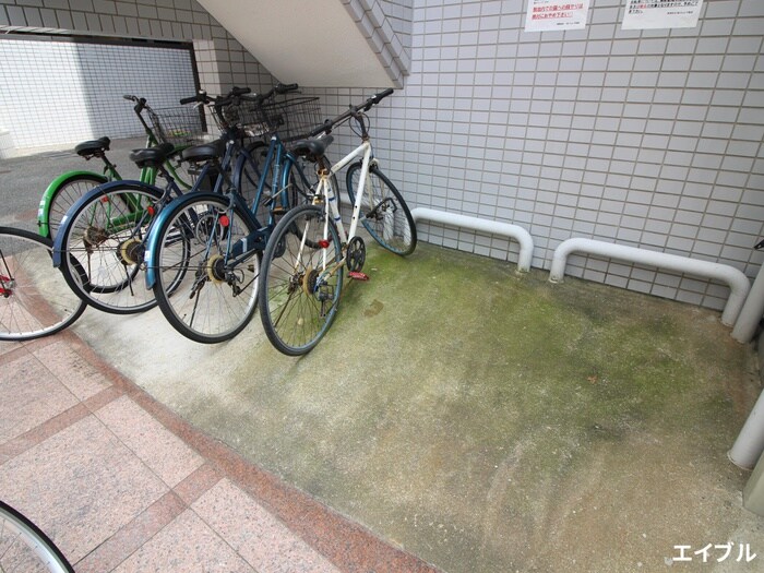 物件外観写真6　(駐輪場)