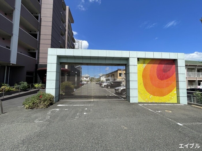 物件外観写真2　(駐車場)