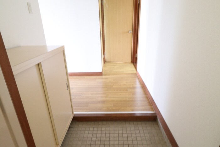物件内観写真13　(玄関)