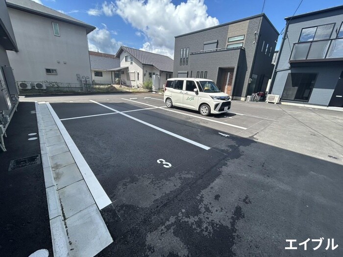 物件外観写真3　(駐車場)