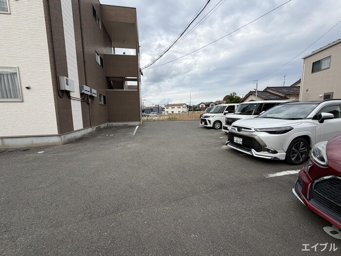 物件外観写真6　(駐車場)