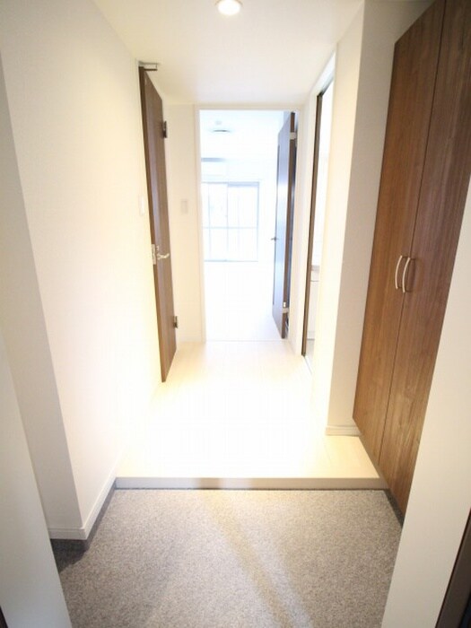 物件内観写真7　(玄関)