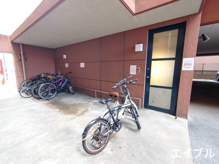 物件外観写真5　(駐輪場)