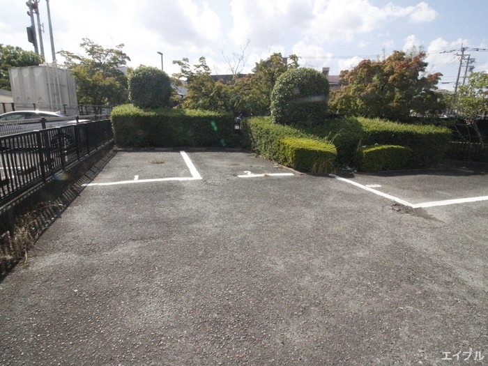 物件外観写真3　(駐車場)
