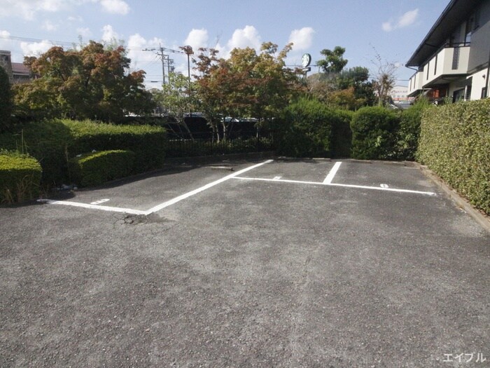 物件外観写真4　(駐車場)