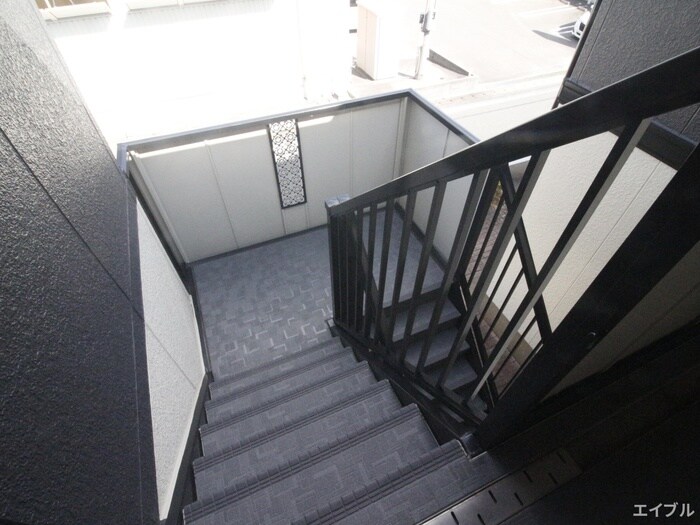 物件外観写真6　(エントランス部分)