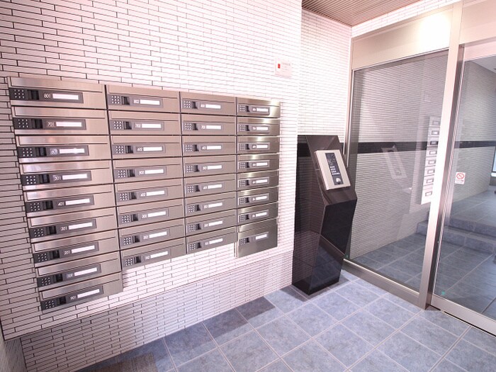 物件外観写真3　(エントランス部分)