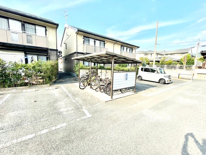 物件外観写真3　(駐輪場)