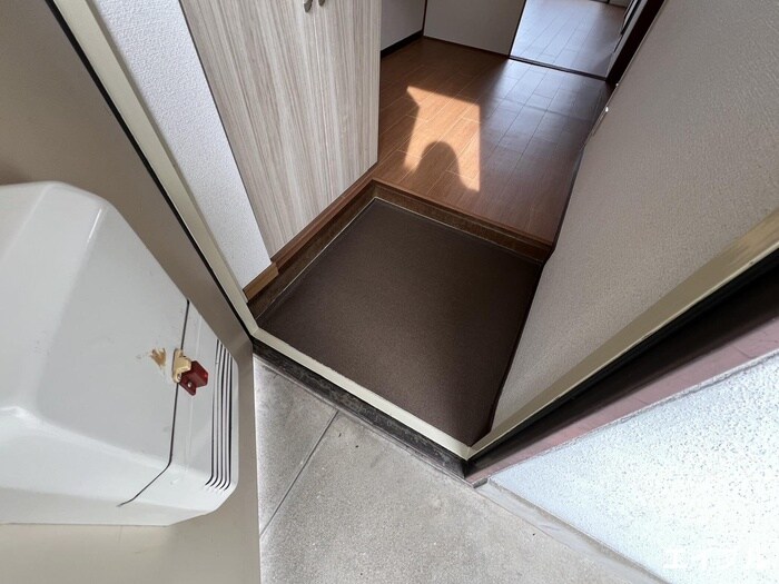 物件内観写真14　(玄関)