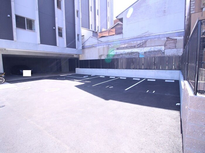 物件外観写真2　(駐車場)