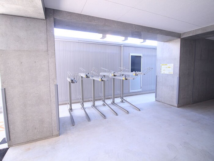 物件外観写真3　(駐輪場)