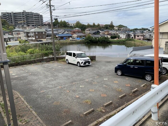 物件外観写真6　(駐車場)
