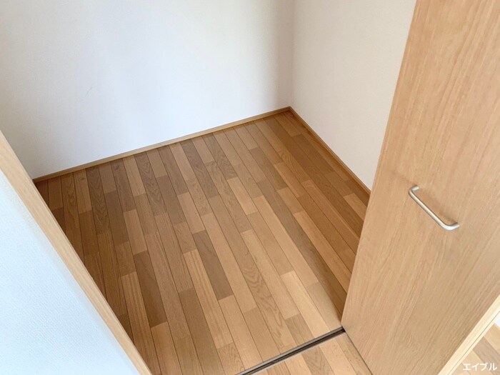 物件内観写真18　(収納)