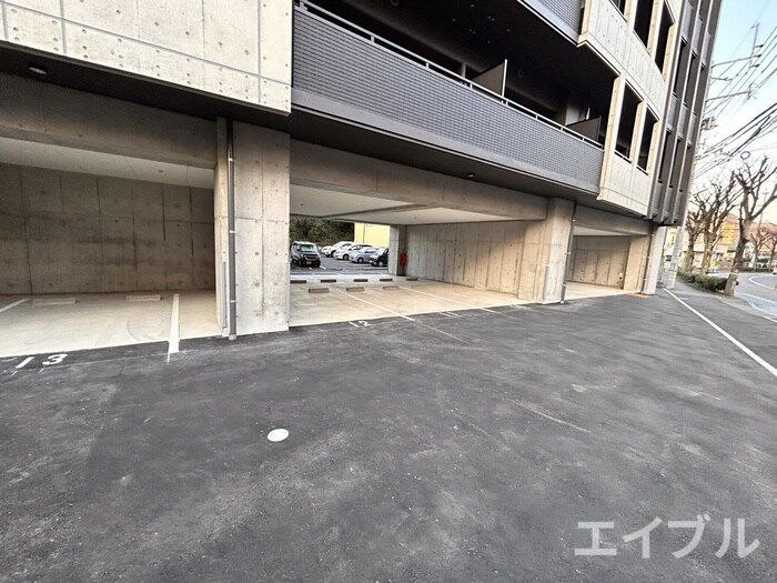 物件外観写真3　(駐車場)