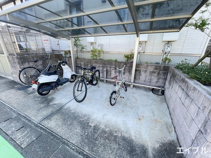 物件外観写真5　(駐輪場)