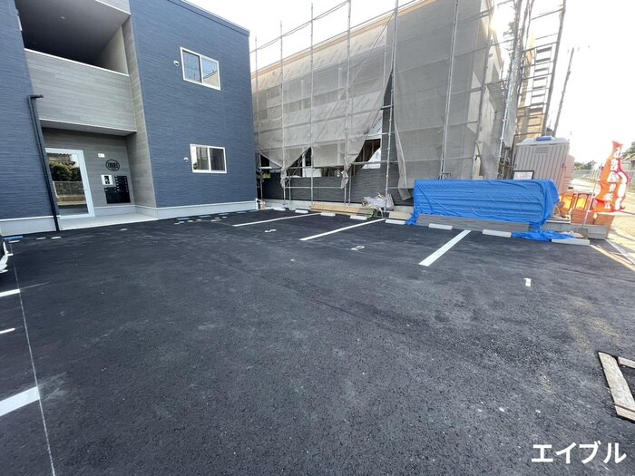 物件外観写真2　(駐車場)