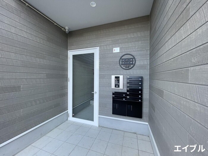 物件外観写真3　(エントランス部分)