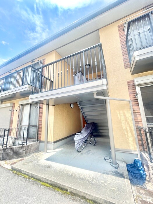 物件外観写真3　(エントランス部分)