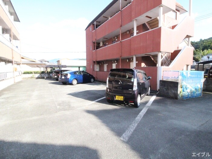 物件外観写真2　(駐車場)