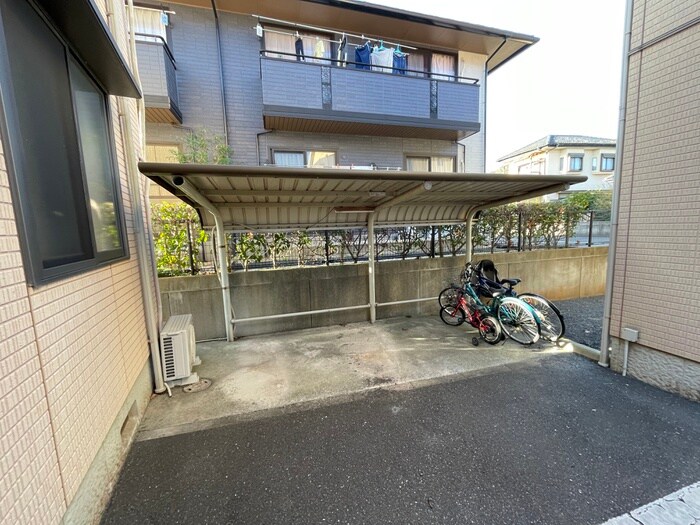 物件外観写真3　(駐輪場)