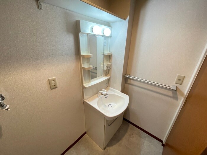 物件内観写真11　(洗面)