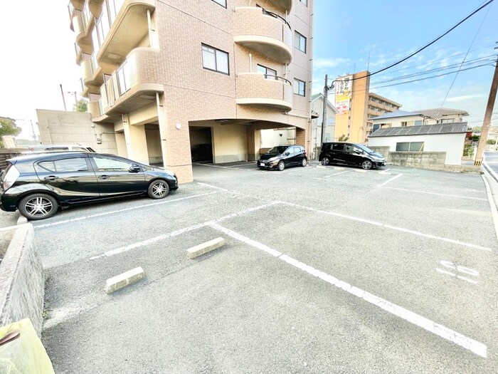 物件外観写真2　(駐車場)