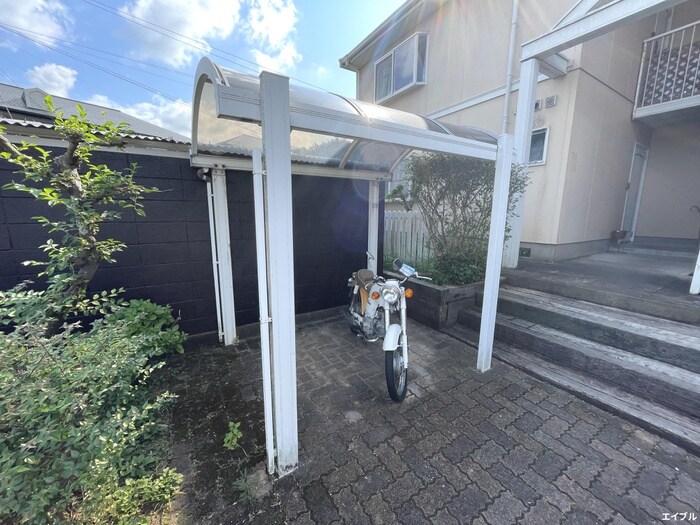 物件外観写真4　(駐輪場)