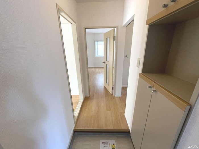 物件内観写真12　(玄関)