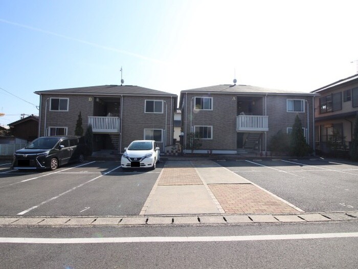 物件外観写真2　(駐車場)