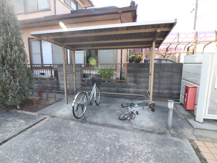 物件外観写真3　(駐輪場)