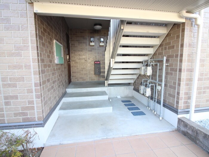 物件外観写真5　(エントランス部分)